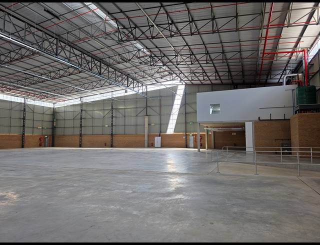 3,107M² WAREHOUSE TO LET IN AIRPORT PARK